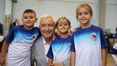 Kemalpaşa’da spor heyecanı Başkan Türkmen’den formayla destek gördü