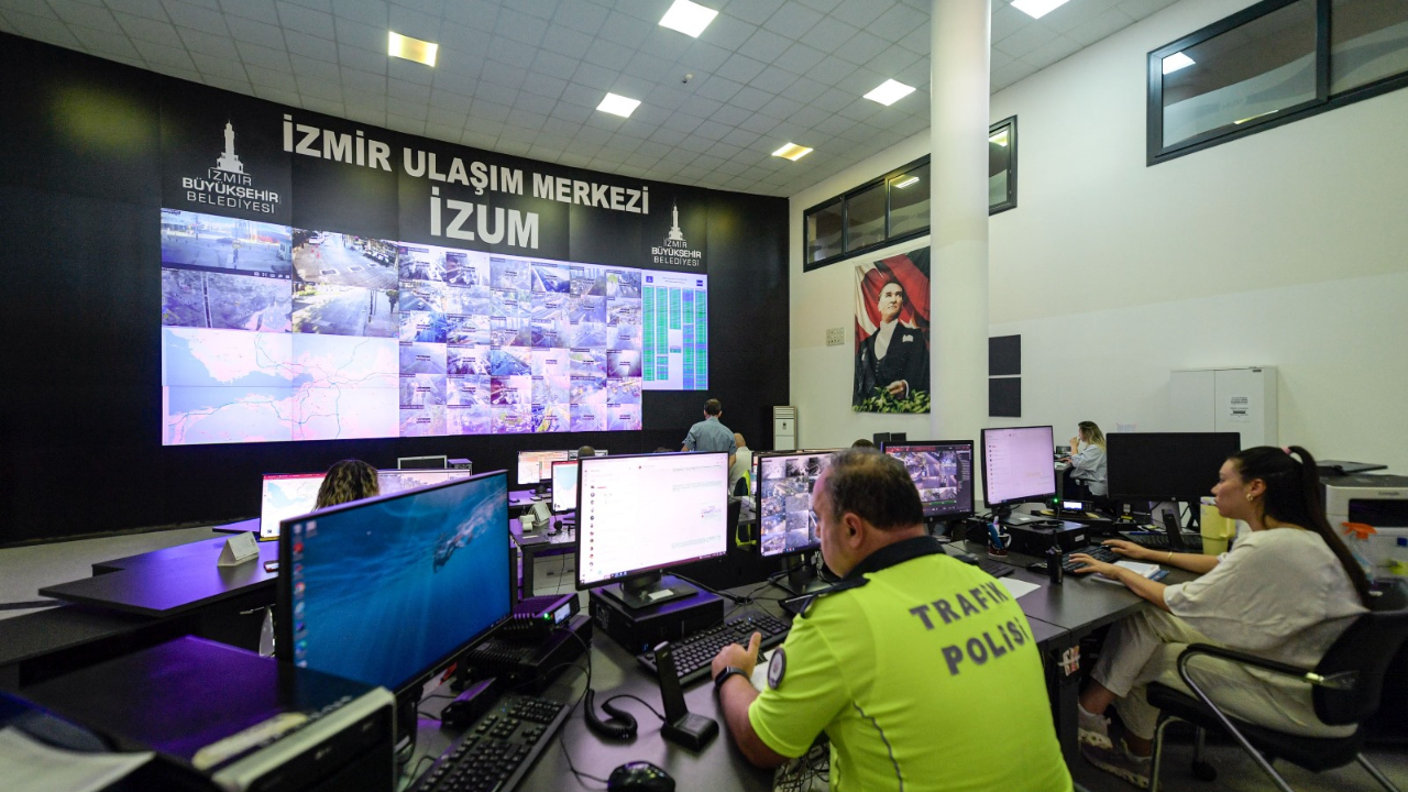İzmir’de okul trafiği İZUM kontrolünde