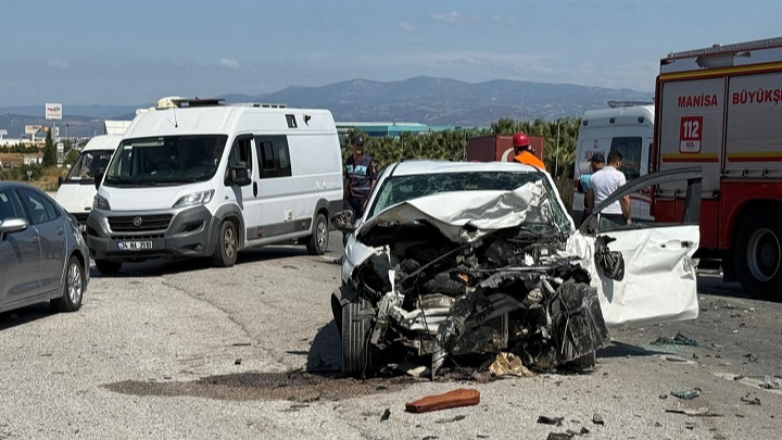 Manisa’da Zincirleme Kaza: 1 Ölü, 4 Yaralı