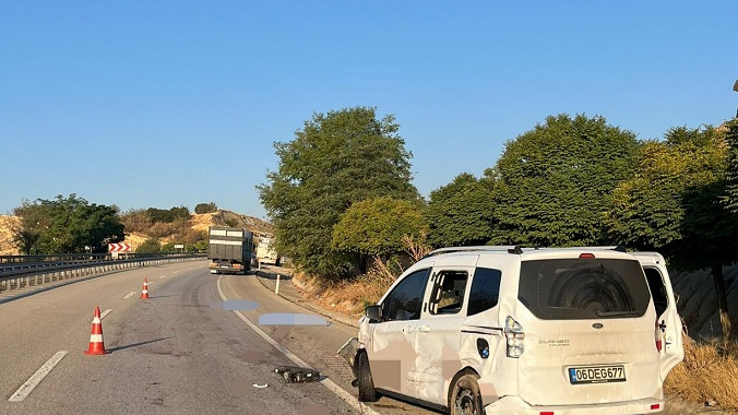 Lastik Değiştirirken Kamyonet Çarpan Çift Öldü