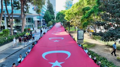 İzmir’in kurtuluşunun 103. yılı Zafer Yürüyüşü ile kutlandı