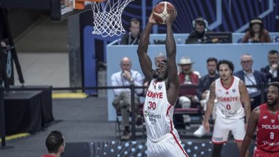 A Milli Basketbol Takımı 24 Yıl Aradan Sonra EuroBasket Yarı Finalinde
