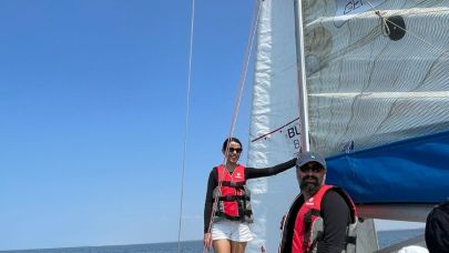 İzmir Marina’da Yetişkinlere Yelken Eğitimi Sürüyor