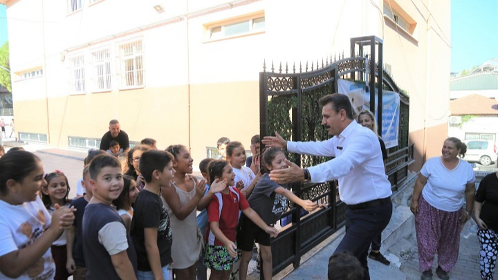 Dikili Belediyesi’nden Minik Öğrencilere Eğitim Desteği