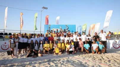 Uluslararası Plaj Voleybolu Çeşme’de Coşturdu