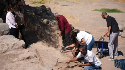 5 Bin Yıllık Smyrna Höyüğü’nde Kazılar Hız Kesmiyor