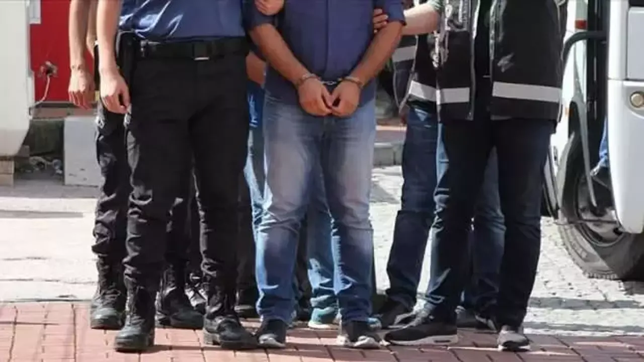 İzmir’de FETÖ Operasyonu: 10 Gözaltı