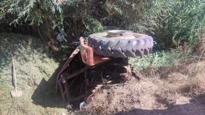 İzmir’de Şarampole Devrilen Traktörün Sürücüsü Öldü