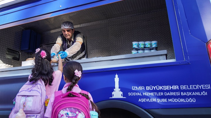 İzmir’de Çocuklara Her Sabah Beslenme Paketi