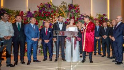 Özgür Özel, Çeşme’de nikah şahidi oldu