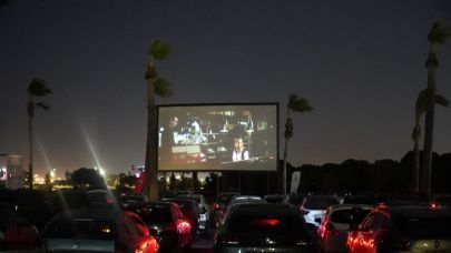 İzmir’de Arabada Film Keyfi Başladı