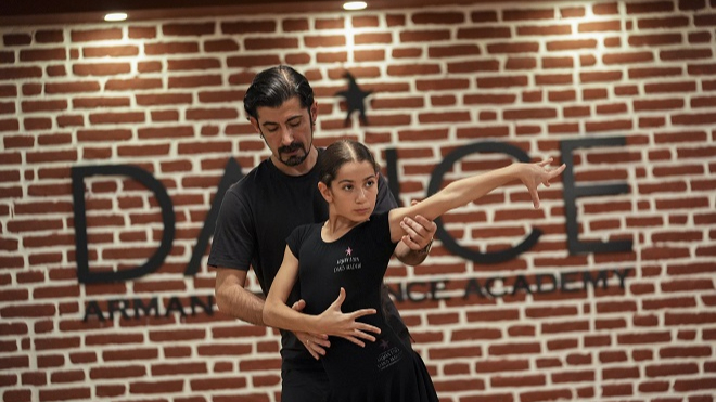 İzmirli Lena Uluslararası Dans Arenasında Parlıyor