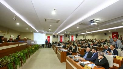 Karabağlar Belediyesi’nde CHP’li 9 meclis üyesi istifa etti