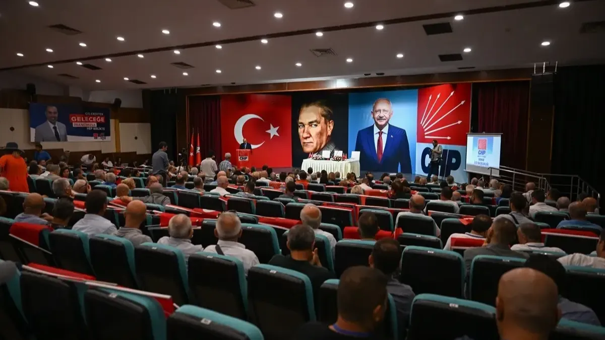 CHP Konak İlçe Başkanlığı’na Serkan Kalmaz seçildi