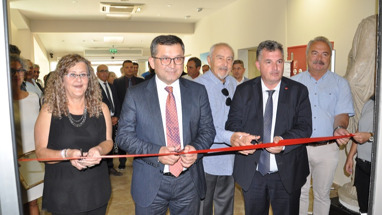 İzmir’de Yusufdere Tümülüs Buluntuları Sergisi Açıldı