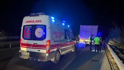 Uşak’ta Motosiklet Kamyona Çarptı: Sürücü Öldü