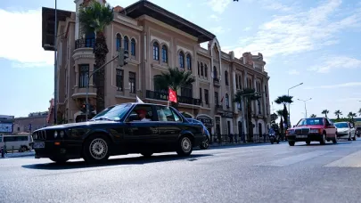 İzmir’de klasik araçlarla erkek sağlığı farkındalığı