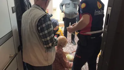 Kütahya’da Evinde Düşen Yaşlı Adamı İtfaiye Kurtardı