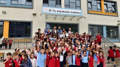 Çiğli’de Yol ve Kaldırım Çalışmaları Hız Kazandı, Miniklere Halı Saha Sözü