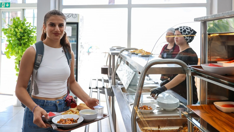 Buca Belediyesi Öğrencilere Bütçe Dostu İmkanlar Sunuyor