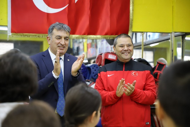 ALKIŞLAR BAŞARILI İL MÜDÜRÜ MURAT ESKİCİ’YE