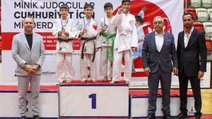Minik sporcular Cumhuriyet için ter döktü