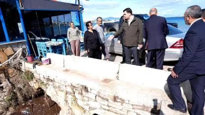 AK Partili İnan, Foça’daki sel felaketinde vatandaşların yanında