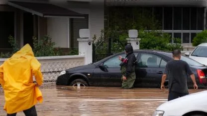 Aliağa’da sağanak yağış hayatı felç etti!