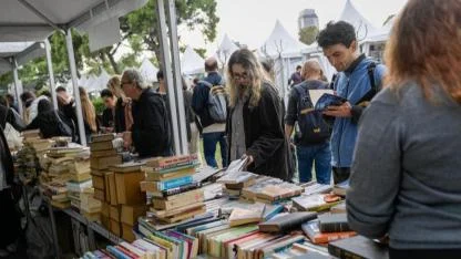 Askıda Kitap Dayanışmasına İlk Bağış Başkan Tugay’dan