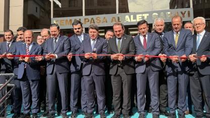 Bakan Tunç’un sürpriz Kemalpaşa ziyareti tartışmaya sebep oldu