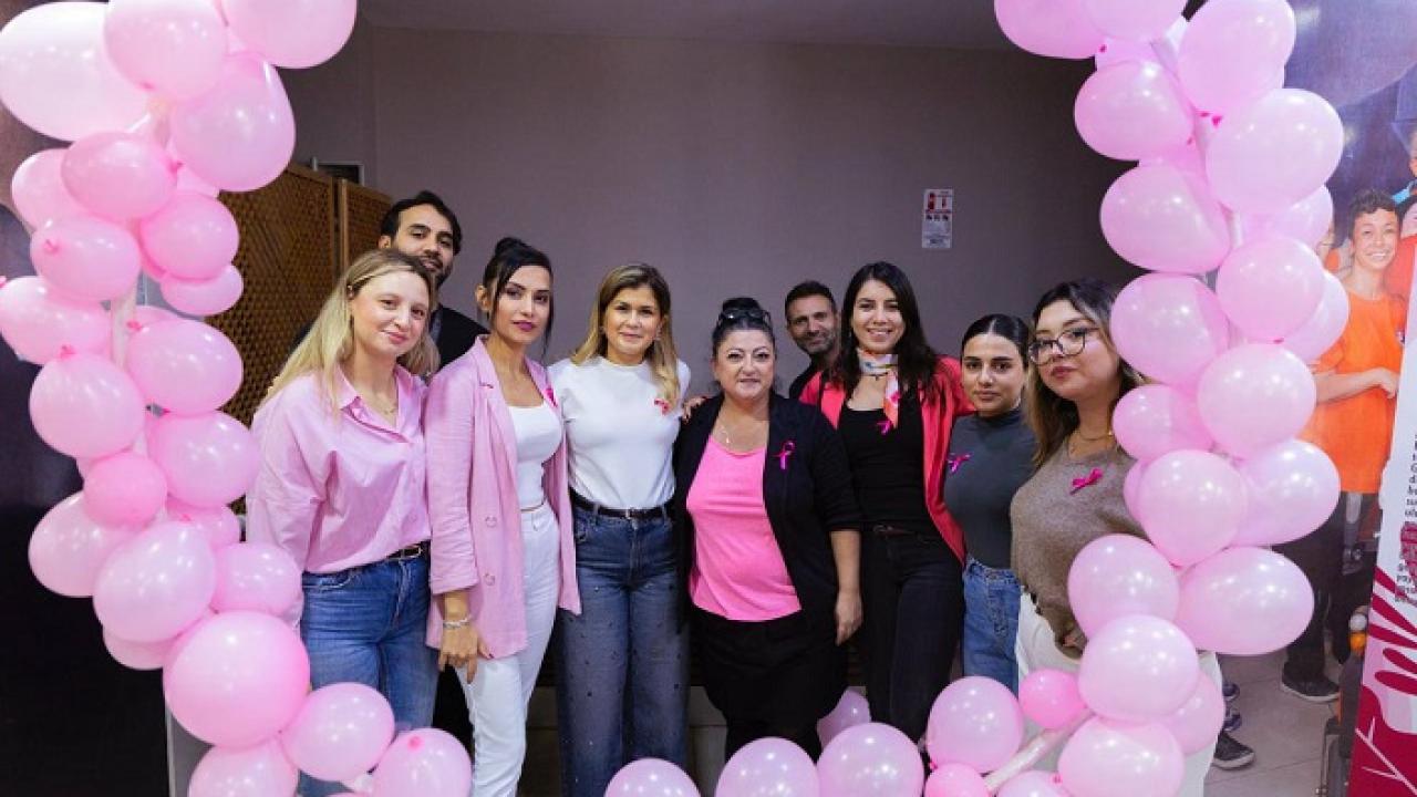 Balçova’da pembe ışıklar yandı