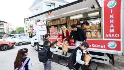 Balçova’dan öğrencilere beslenme desteği