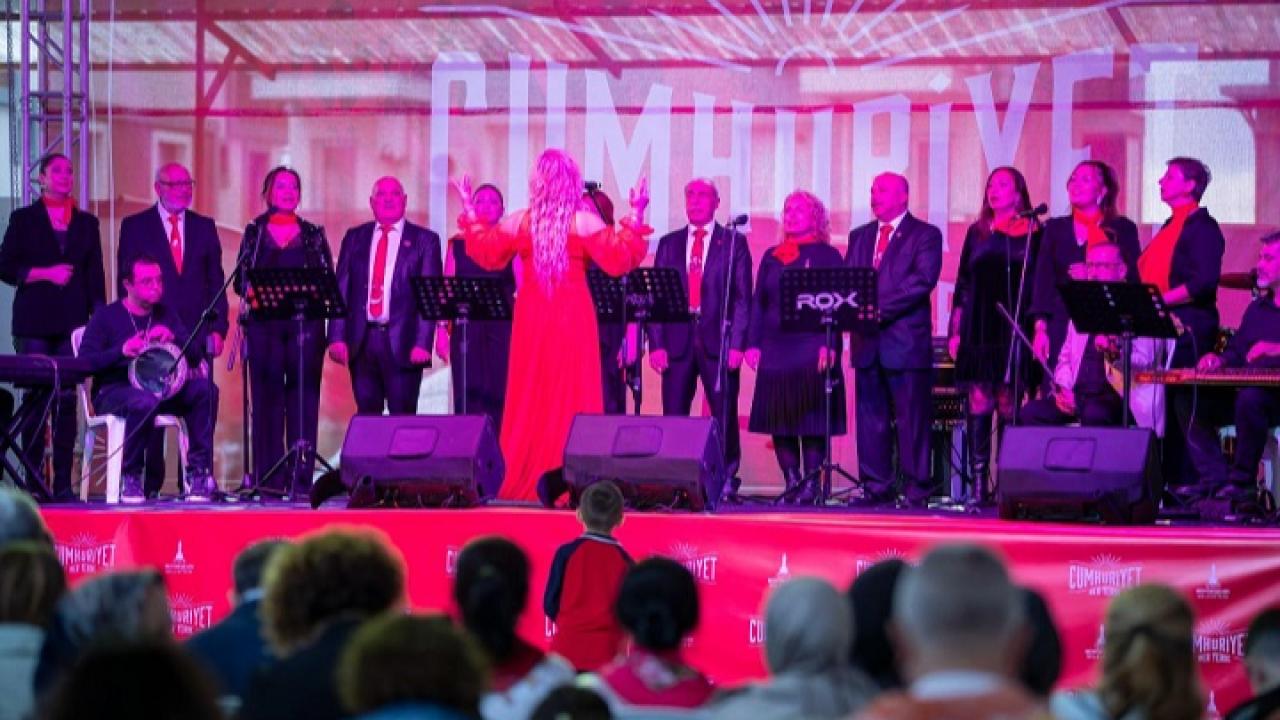 Başkan Tugay, Menemen’de “Cumhuriyet Her Yerde” Kutlamalarına Katıldı