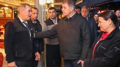 Başkan Tugay, sel sonrası Foça’da sahadaydı