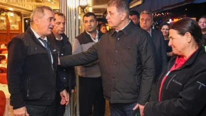 Başkan Tugay, sel sonrası Foça’da sahadaydı