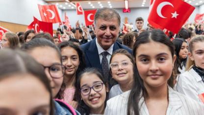 Başkan Tugay’dan 29 Ekim’e özel meclis oturumu: Gençler ve çocuklar ağırlıkta