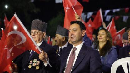 Bayraklı’da Cumhuriyet Coşkusu Sokaklara Taştı