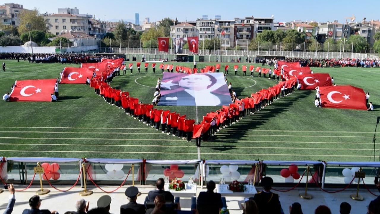 Bornova’da 102. Cumhuriyet Bayramı Coşkusu