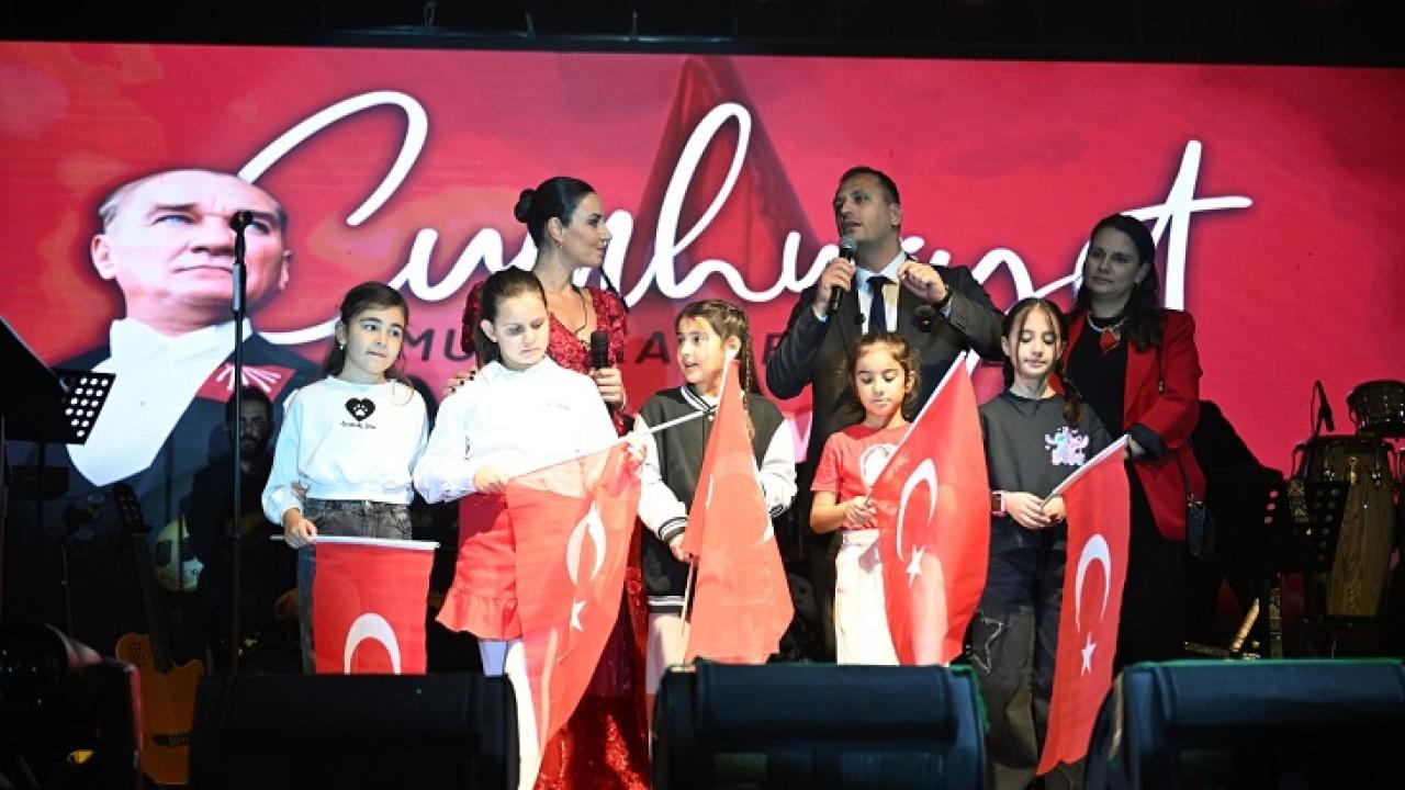 Bornova’da 29 Ekim Coşkusu Işıklarla Taçlandı