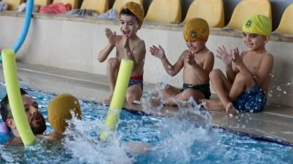 Buca’nın Miniklerine Ücretsiz Eğitimden Sonra Havuz Keyfi