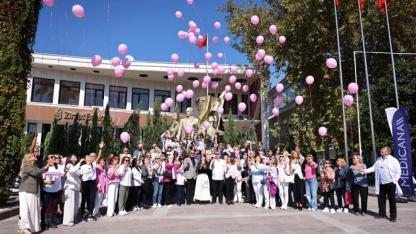 Çeşme’de Sağlığa Pembe Yürüyüş