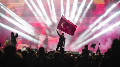 Ferhat Göçer İzmir’de Cumhuriyet Coşkusunu Erken Yaşattı