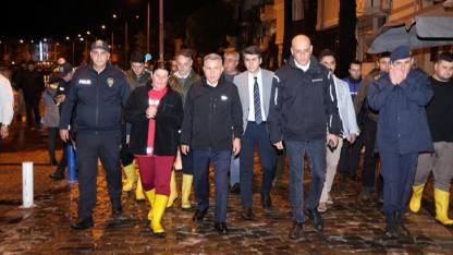 Foça Sel Felaketinin Yaralarını Sarmaya Çalışıyor