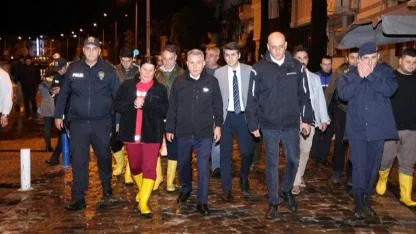 Foça Sel Felaketinin Yaralarını Sarmaya Çalışıyor