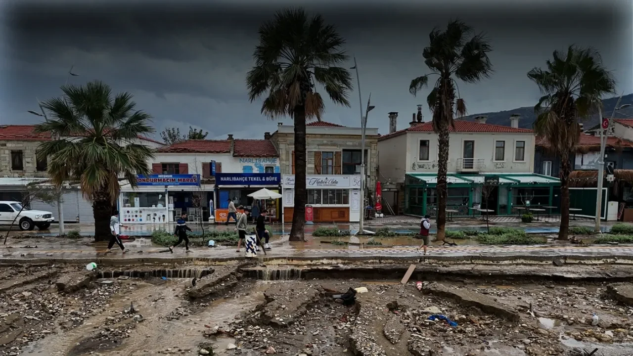 Foça’yı sağanak vurdu: Bir kişi kayıp, arama çalışmaları sürüyor