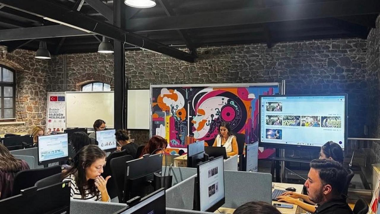 Gençlere dijital tasarım desteği