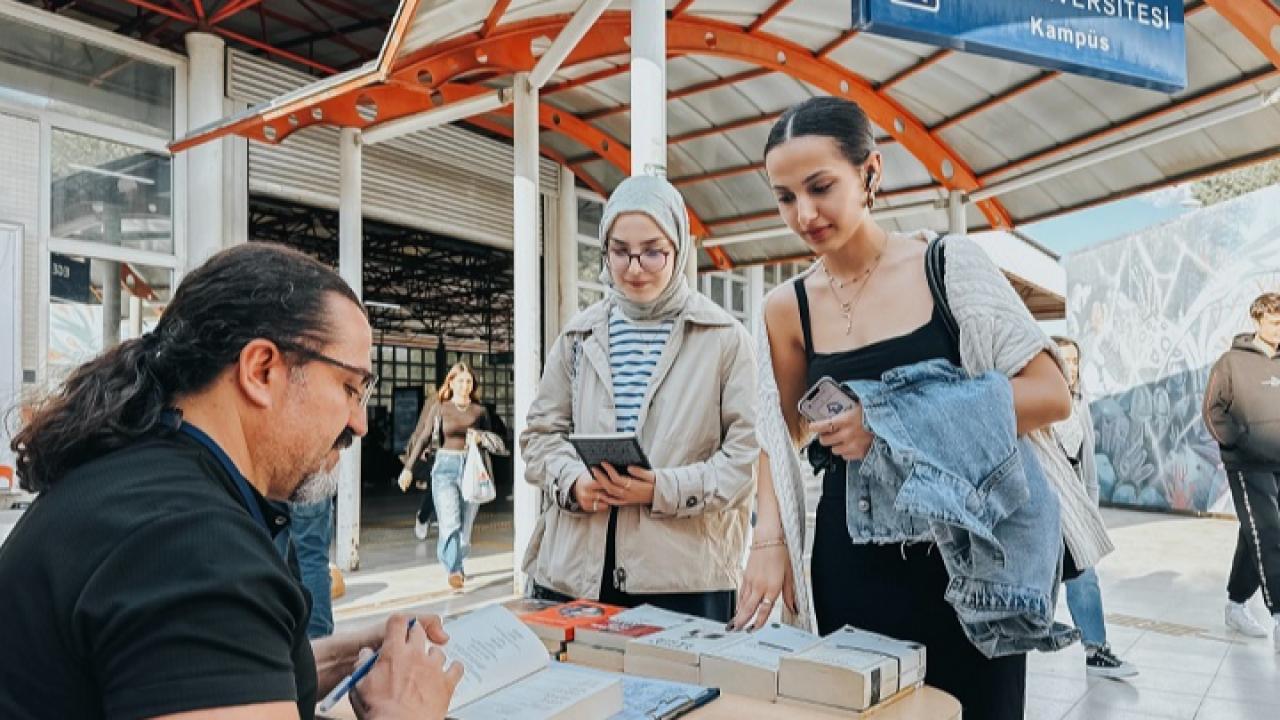 Gezici Kütüphane Ege Üniversitesi’nde öğrencilerle buluşuyor