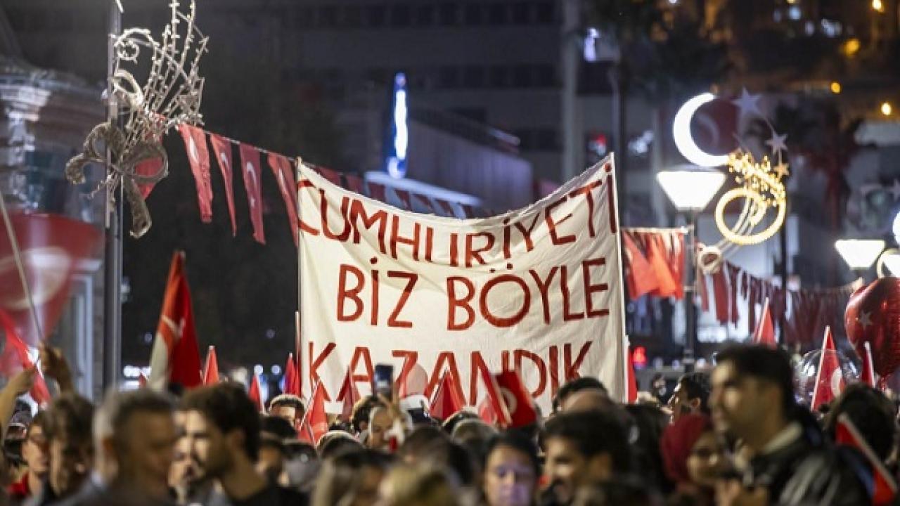 İzmir, 29 Ekim Coşkusuna Hazır