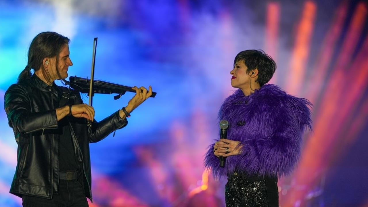 İzmir, Aydilge ile coştu