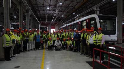İzmir Metro’da 30 Yıllık Dostluk Buluşması